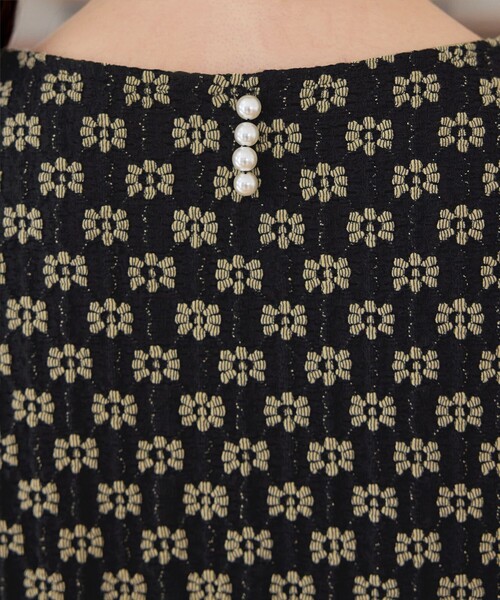 Tiaclasse(ティアクラッセ)の「花柄カットレースフレアトップス(Tシャツ/カットソー・レディース・ブラック/ブラック系その他/オフホワイト/ベージュ系その他・M/L)」の10枚目の写真