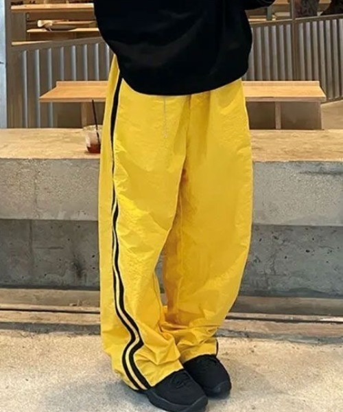 Vipoa（ヴィポア）の「ラインナイロンパンツ（その他パンツ・レディース・イエロー・FREE）」の2枚目の写真