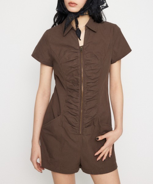 LAGUA GEM（ラグアジェム）の「GATHER MINI オールインワン（つなぎ/オールインワン・レディース・ブラウン/チャコールグレー/ブラック・SMALL/MEDIUM）」の3枚目の写真