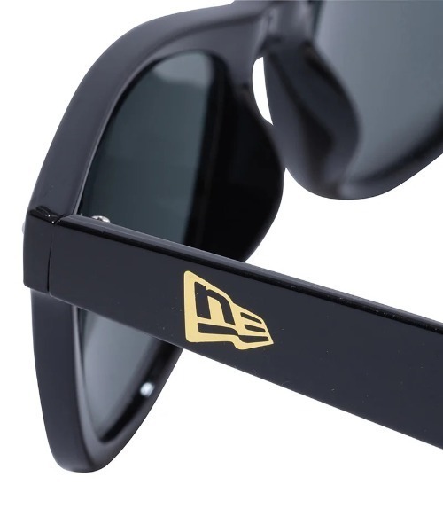 NEW ERA（ニューエラ）の「NEW ERA/ニューエラ サングラス ウェリントン スクエアレンズ シャイニーブラックフレーム グリーングレーレンズ 14518153（サングラス・メンズ・ブラック×グレー・FREE）」の8枚目の写真