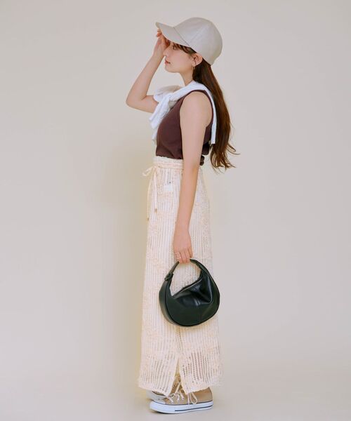 COHINA(コヒナ)の「カップ付きボートネックタンク 【低身長・小柄女性】(タンクトップ・レディース・ネイビー/ブラウン/グリーン/ブラック/ベージュ・ONE SIZE)」の15枚目の写真