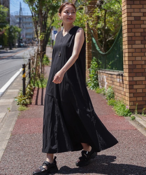 Bou Jeloud(ブージュルード)の「裾フレア切替ノースリーブワンピース(ワンピース・レディース・ブラック/ピンク/ベージュ・38/TL)」の6枚目の写真