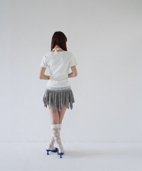 Uenui(ウニュイ)の「【 cunii 】 レース トリム ボタン ティー(Tシャツ/カットソー・レディース・ホワイト/ブルー/グレー・FREE)」の5枚目の写真