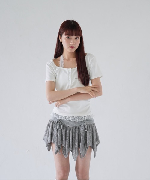 Uenui(ウニュイ)の「【 cunii 】 レース トリム ボタン ティー(Tシャツ/カットソー・レディース・ホワイト/ブルー/グレー・FREE)」の21枚目の写真