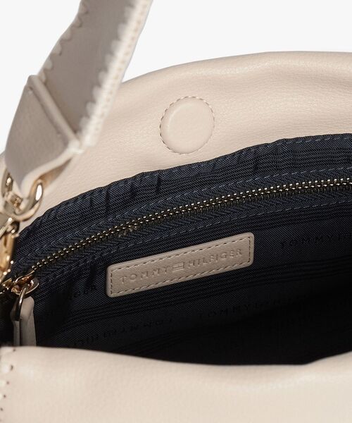 TOMMY HILFIGER(トミーヒルフィガー)の「ソフトサマーミニバッグ(ショルダーバッグ・レディース・ネイビー/ベージュ/オレンジ・FREE)」の7枚目の写真