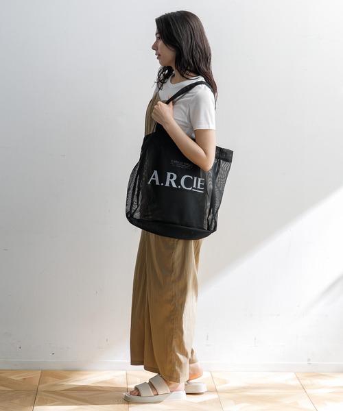 AMERICAN RAG CIE（アメリカンラグシー）の「ギャザーサロペット（サロペット/オーバーオール・レディース・ブラック/ベージュ・FREE）」の13枚目の写真