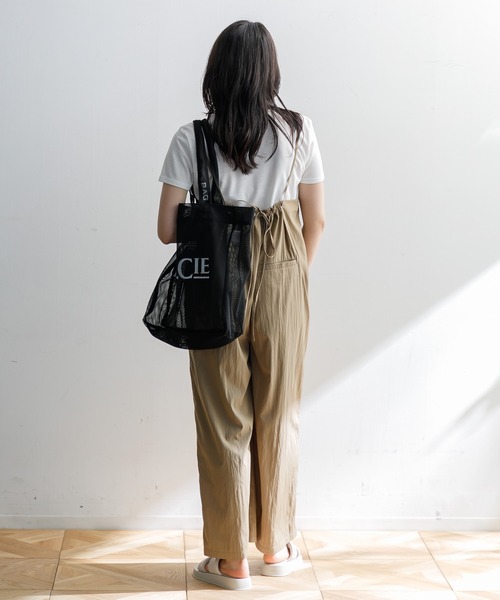 AMERICAN RAG CIE（アメリカンラグシー）の「ギャザーサロペット（サロペット/オーバーオール・レディース・ブラック/ベージュ・FREE）」の14枚目の写真