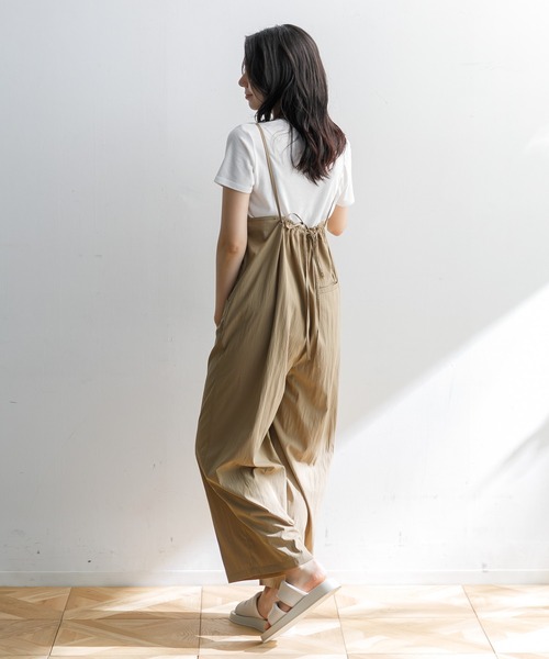 AMERICAN RAG CIE（アメリカンラグシー）の「ギャザーサロペット（サロペット/オーバーオール・レディース・ブラック/ベージュ・FREE）」の17枚目の写真