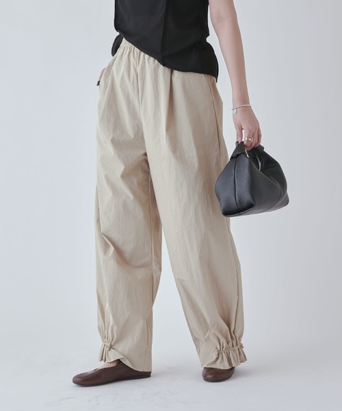 Lui's（ルイス）の「ナイロンボリュームパンツ（スラックス・レディース・ブラック/ベージュ・FREE）」の13枚目の写真