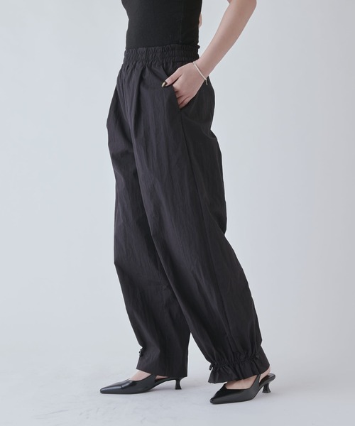 Lui's（ルイス）の「ナイロンボリュームパンツ（スラックス・レディース・ブラック/ベージュ・FREE）」の6枚目の写真