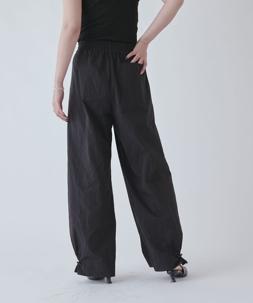 Lui's（ルイス）の「ナイロンボリュームパンツ（スラックス・レディース・ブラック/ベージュ・FREE）」の8枚目の写真