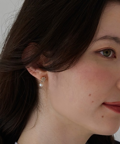 Phoebe(フィービィー)の「クリスタルペタルパールピアス 結婚式 二次会 同窓会 お呼ばれ フォーマル オケージョン(ピアス(両耳用)・レディース・イエローゴールド・FREE)」の15枚目の写真