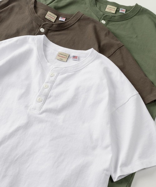 Goodwear(グッドウェア)の「【75】【Goodwear/グッドウェア】 ヘビーウェイト USAコットン ヘンリーネック 半袖Tシャツ/レギュラーシルエット/26SS新色追加(Tシャツ/カットソー・メンズ・カーキ/ブラウン/ブラック/ホワイト/グレイッシュベージュ/チャコールグレー/グレー/ネイビー/ダークグレー/ダークグリーン/ライトブラウン/ダークブルー/ピンク・L/M/XL/S)」の2枚目の写真