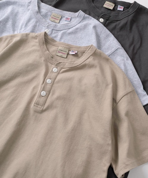 Goodwear(グッドウェア)の「【75】【Goodwear/グッドウェア】 ヘビーウェイト USAコットン ヘンリーネック 半袖Tシャツ/レギュラーシルエット/26SS新色追加(Tシャツ/カットソー・メンズ・カーキ/ブラウン/ブラック/ホワイト/グレイッシュベージュ/チャコールグレー/グレー/ネイビー/ダークグレー/ダークグリーン/ライトブラウン/ダークブルー/ピンク・L/M/XL/S)」の1枚目の写真
