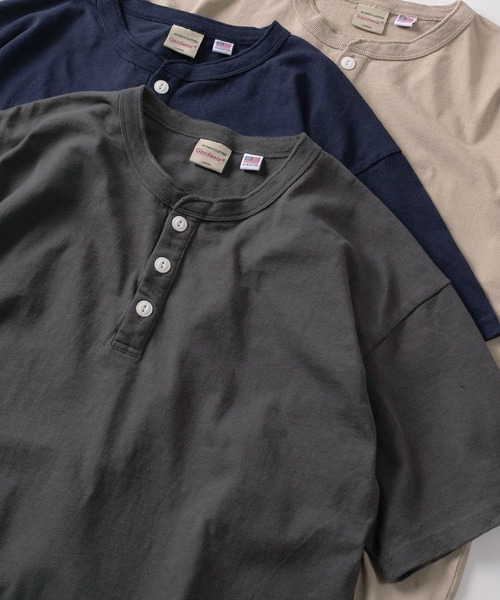 Goodwear(グッドウェア)の「【75】【Goodwear/グッドウェア】 ヘビーウェイト USAコットン ヘンリーネック 半袖Tシャツ/レギュラーシルエット/26SS新色追加(Tシャツ/カットソー・メンズ・カーキ/ブラウン/ブラック/ホワイト/グレイッシュベージュ/チャコールグレー/グレー/ネイビー/ダークグレー/ダークグリーン/ライトブラウン/ダークブルー/ピンク・L/M/XL/S)」の4枚目の写真