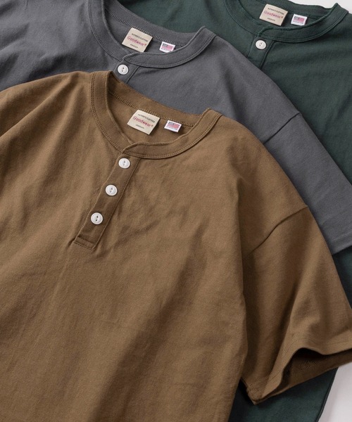 Goodwear(グッドウェア)の「【75】【Goodwear/グッドウェア】 ヘビーウェイト USAコットン ヘンリーネック 半袖Tシャツ/レギュラーシルエット/26SS新色追加(Tシャツ/カットソー・メンズ・カーキ/ブラウン/ブラック/ホワイト/グレイッシュベージュ/チャコールグレー/グレー/ネイビー/ダークグレー/ダークグリーン/ライトブラウン/ダークブルー/ピンク・L/M/XL/S)」の8枚目の写真