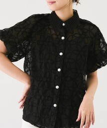 パールボタンフラワーモチーフ刺繍シアーブラウス