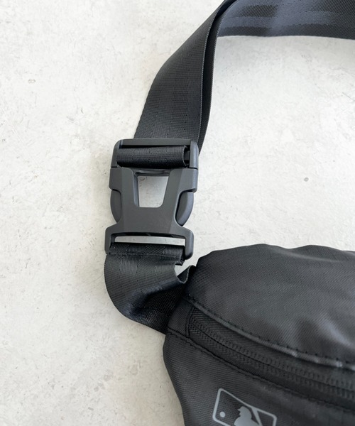 NEW ERA（ニューエラ）の「NEW ERA (ニューエラ)/MLB WAIST BAG/軽量 ロゴプリント ボディバッグ ウエストバッグ ウエストポーチ ヒップサック（ボディバッグ/ウエストポーチ・レディース・ブラック・FREE）」の21枚目の写真