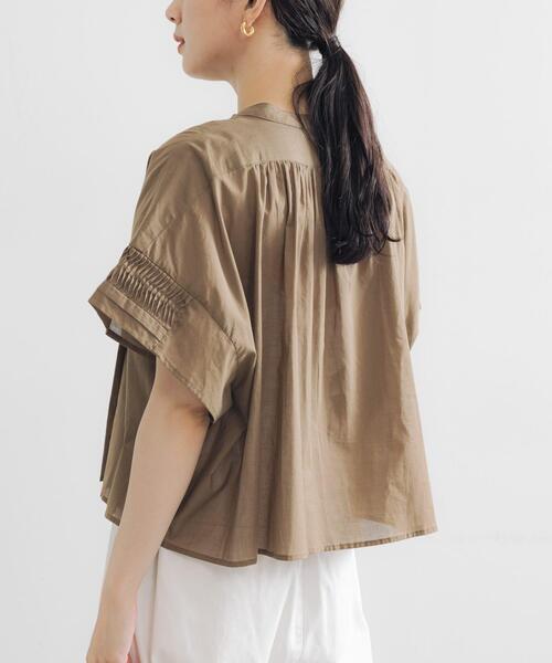 URBAN RESEARCH(アーバンリサーチ)の「ハーフスリーブタックショートシャツ(シャツ/ブラウス・レディース・グリーン系その他/ブラック/オフホワイト・FREE)」の3枚目の写真