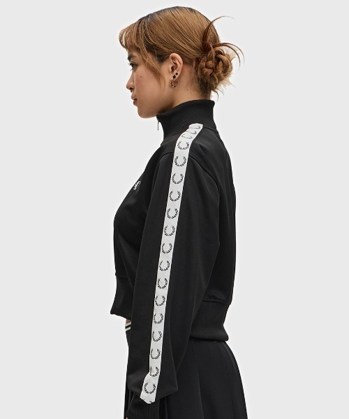 FRED PERRY ハイネック クロップドジャケット ブラック FRED PERRY ハイネック クロップドジャケット ブラック
