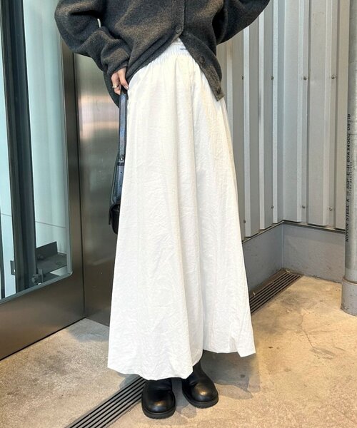 mystic（ミスティック）の「【2サイズ展開 / オールシーズン着られる】バルーンロングスカート（スカート・レディース・ブラック/オフホワイト・1/2）」の4枚目の写真