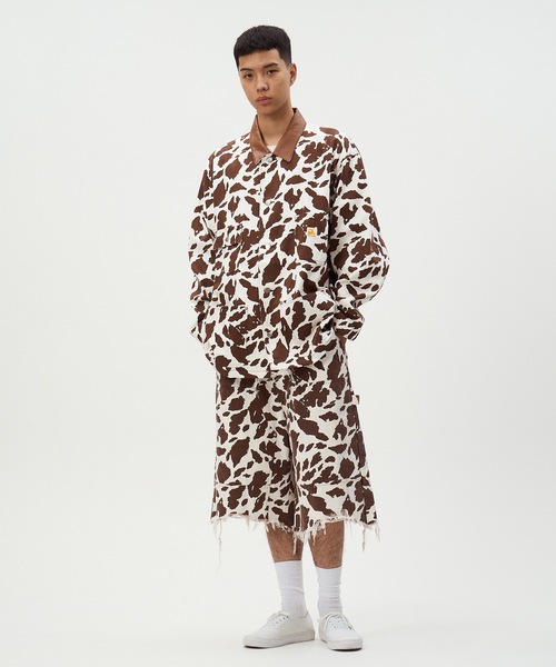 DISCOVERED（ディスカバード）の「COW PRINT DOUBLE KNEE SHORTS（その他パンツ・メンズ・ブラウン/ブラック・3/1）」の6枚目の写真