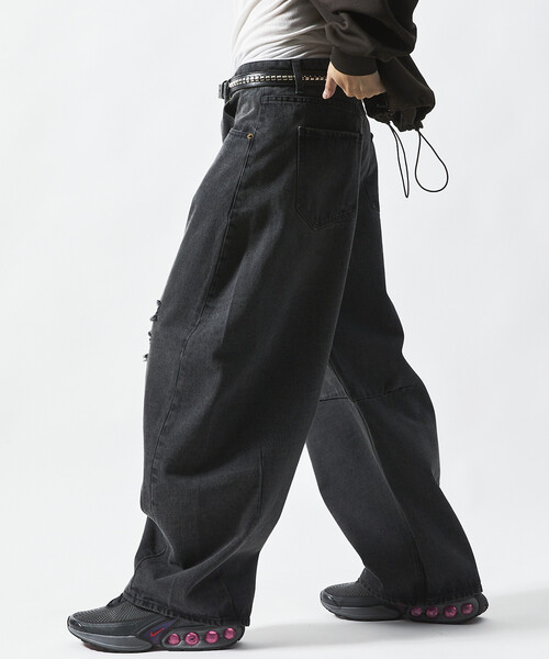 FREAK'S STORE(フリークスストア)の「FREAK’S STORE/フリークスストア ワイドシルエット カーブ デニムパンツ/ダメージ加工(デニムパンツ・メンズ・ネイビー/インディゴブルー/ブラック/サックスブルー・LARGE/MEDIUM/SMALL)」の13枚目の写真