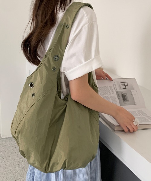 ReRe(リリ)の「アイレットデザイントートバック(トートバッグ・レディース・ブラック/カーキ/ブルー/グレー/オフホワイト・FREE)」の4枚目の写真