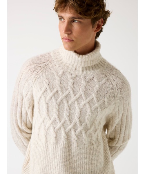 Guess(ゲス)の「JEMMY Tn Mixed Stitch Sweater ニット セーター(ニット/セーター・メンズ・グレー/ライトベージュ・LARGE/SMALL/X-LARGE/MEDIUM)」の17枚目の写真