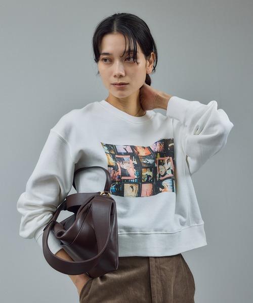 SALON adam et rope'（サロン アダム エ ロペ）の「【Jim Goldberg for SALON】フォトプリントスウェット（スウェット・レディース・ライトグレー/ホワイト/ホワイト系その他/グレー系その他/ホワイト系その他2/グレー・FREE）」の2枚目の写真