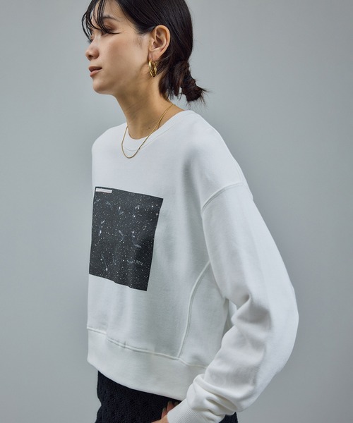 SALON adam et rope'（サロン アダム エ ロペ）の「【Jim Goldberg for SALON】フォトプリントスウェット（スウェット・レディース・ライトグレー/ホワイト/ホワイト系その他/グレー系その他/ホワイト系その他2/グレー・FREE）」の3枚目の写真