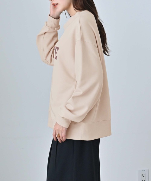 Viola e Viola(ヴィオラエヴィオラ)の「ゆるシルエット裏毛ロゴスウェット(Tシャツ/カットソー・レディース・チャコール/杢グレー/グレイッシュベージュ・LL/L/M)」の22枚目の写真