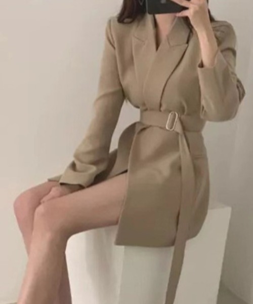 cammie（キャミー）の「ウエストベルト付ビッグシルエットテーラードジャケットコート（テーラードジャケット・レディース・ベージュ/ブラック・LARGE/MEDIUM）」の7枚目の写真