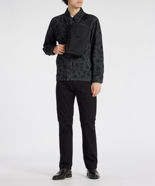 Paul Smith（ポールスミス）の「PS Paul Smith ビジネス ナイロン ボディバッグ【553416 B191B】（ボディバッグ/ウエストポーチ・メンズ・ブラック/ベージュ・FREE）」の4枚目の写真