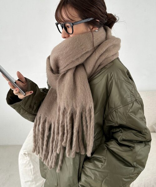 DISCOAT（ディスコート）の「【WEB限定/8色展開】無地マフラー（マフラー・レディース・ブラック/ライトグレー/チャコールグレー/ブルー/アイボリー/モカ/ライトベージュ/ピンクベージュ・FREE）」の5枚目の写真