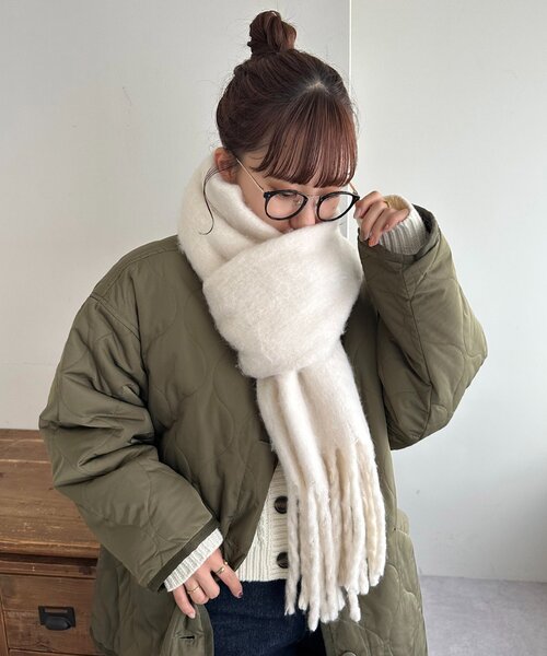 DISCOAT（ディスコート）の「【WEB限定/8色展開】無地マフラー（マフラー・レディース・ブラック/ライトグレー/チャコールグレー/ブルー/アイボリー/モカ/ライトベージュ/ピンクベージュ・FREE）」の10枚目の写真