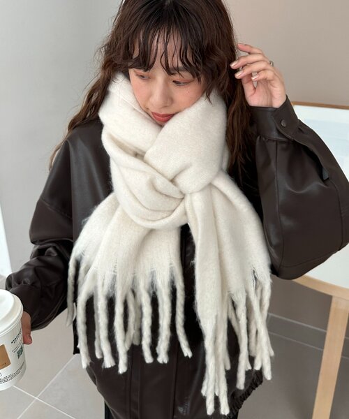 DISCOAT（ディスコート）の「【WEB限定/8色展開】無地マフラー（マフラー・レディース・ブラック/ライトグレー/チャコールグレー/ブルー/アイボリー/モカ/ライトベージュ/ピンクベージュ・FREE）」の17枚目の写真