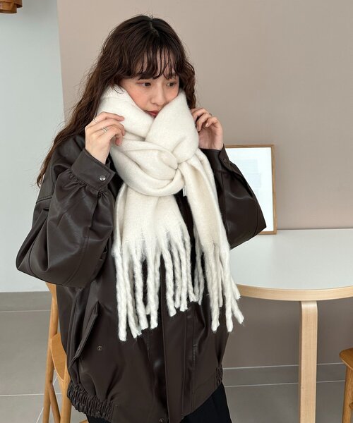 DISCOAT（ディスコート）の「【WEB限定/8色展開】無地マフラー（マフラー・レディース・ブラック/ライトグレー/チャコールグレー/ブルー/アイボリー/モカ/ライトベージュ/ピンクベージュ・FREE）」の18枚目の写真