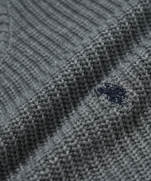 U.S. POLO ASSN.(ユーエスポロアッスン)の「U.S. POLO ASSN./ユーエスポロアッスン 別注 刺繍畔編みクルーネックニット(限定展開)(ニット/セーター・メンズ・ネイビー/サックスブルー/ブラック/グレー・MEDIUM/SMALL/LARGE)」の18枚目の写真