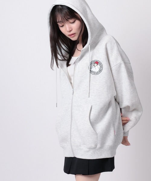 Red Cap Girl(レッドキャプガール)の「【70】【RCG】バックプリント サガラ刺繍 裏起毛 ジップパーカー(パーカー・レディース・アッシュグレー/ブルー/ブラック系その他/アイボリー/グレー系その他/ワイン/グリーン/ホワイト系その他/ブラック・M/L)」の1枚目の写真