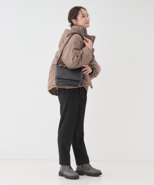 SHOO・LA・RUE(シューラルー)の「バイアスチェック型押しショルダー(ショルダーバッグ・レディース・ナチュラル/ボルドー/ブラック・00)」の10枚目の写真