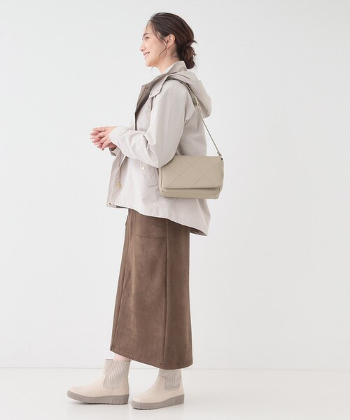 SHOO・LA・RUE(シューラルー)の「バイアスチェック型押しショルダー(ショルダーバッグ・レディース・ナチュラル/ボルドー/ブラック・00)」の12枚目の写真