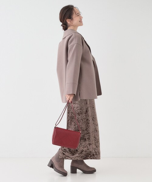 SHOO・LA・RUE(シューラルー)の「バイアスチェック型押しショルダー(ショルダーバッグ・レディース・ナチュラル/ボルドー/ブラック・00)」の14枚目の写真