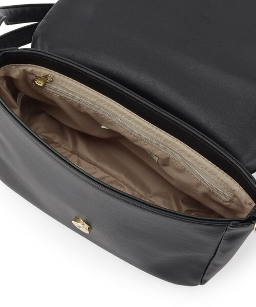 SHOO・LA・RUE(シューラルー)の「バイアスチェック型押しショルダー(ショルダーバッグ・レディース・ナチュラル/ボルドー/ブラック・00)」の21枚目の写真