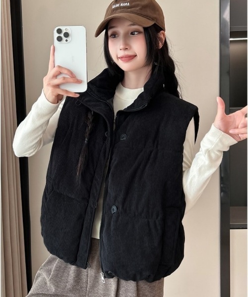 Ritzy(リッツィー)の「変形ボタンデザイン コーデュロイ中綿ベスト(ベスト・レディース・ピンク/アイボリー/グレー/ベージュ/ブラック・L/M)」の18枚目の写真