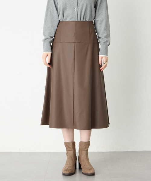 Petit Honfleur（プチオンフルール）の「フェイクレザースカート（スカート・レディース・ベージュ/ブラウン・64/67）」の3枚目の写真