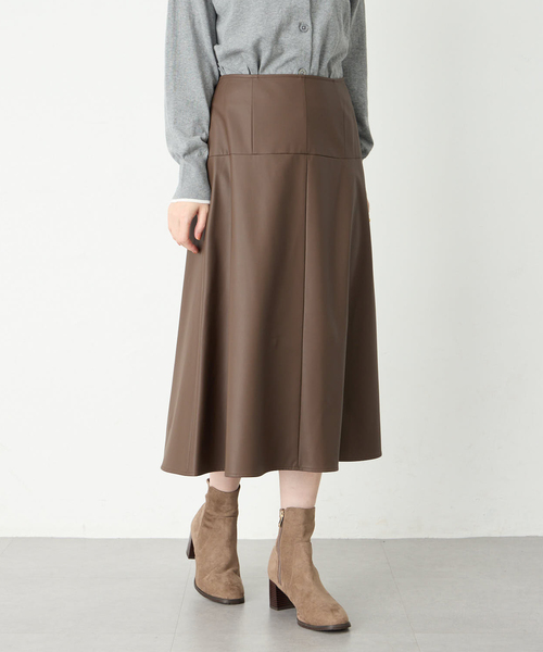 Petit Honfleur（プチオンフルール）の「フェイクレザースカート（スカート・レディース・ベージュ/ブラウン・64/67）」の5枚目の写真