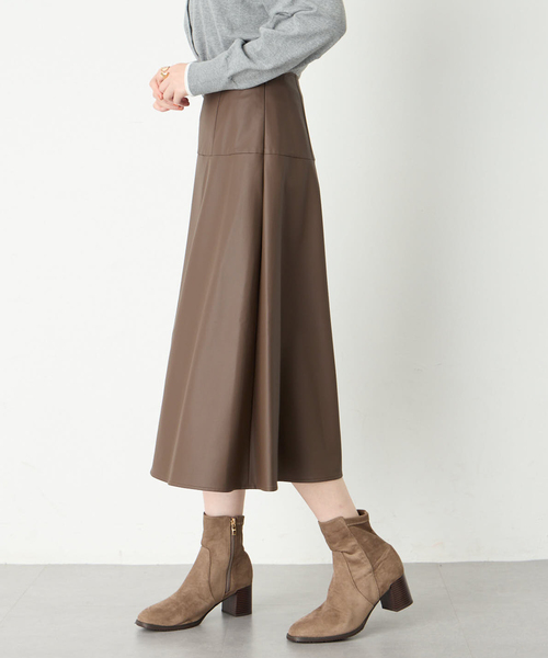 Petit Honfleur（プチオンフルール）の「フェイクレザースカート（スカート・レディース・ベージュ/ブラウン・64/67）」の6枚目の写真