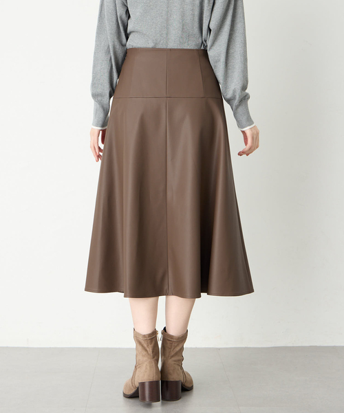 Petit Honfleur（プチオンフルール）の「フェイクレザースカート（スカート・レディース・ベージュ/ブラウン・64/67）」の7枚目の写真