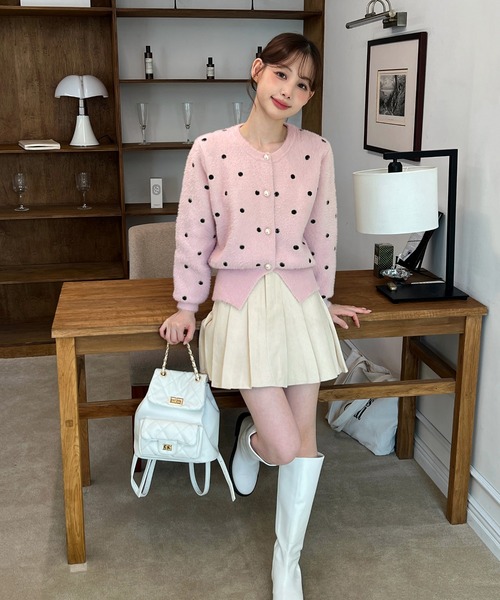 by muni:r（バイ ムニール）の「【着用動画あり・2サイズ・3色展開】コーデュロイプリーツスカート（スカート・レディース・ブラック/ブラウン/アイボリー・SMALL/MEDIUM）」の5枚目の写真